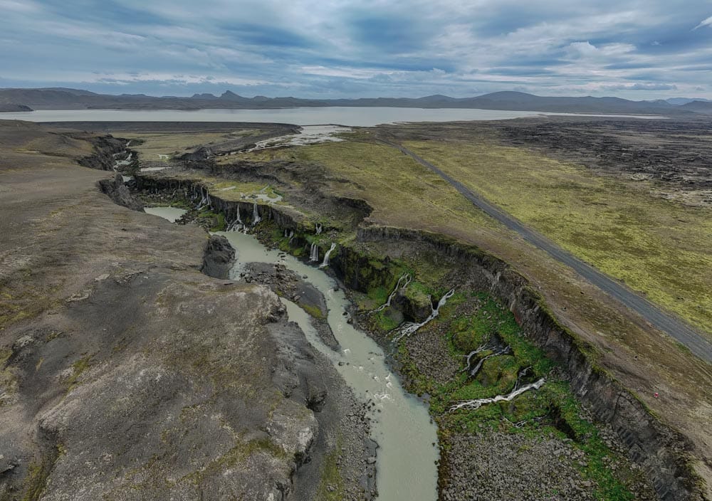 Waterfalls, F-Roads and "The Rainbow Mountains"