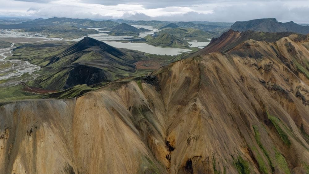 Waterfalls, F-Roads and "The Rainbow Mountains"